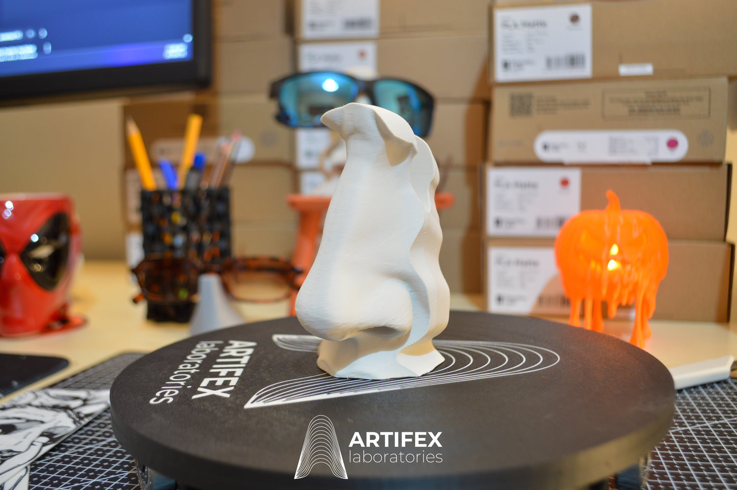 "THE DAVID" Glasses holder