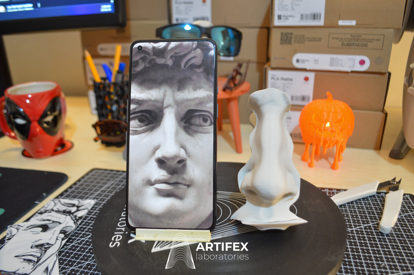 "THE DAVID" Glasses holder